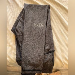 Fleo El Toro 25” Taupe Black Leggings